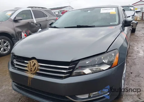 2015 Volkswagen Passat 1.8T Se z USA, uszkodzony, nr VIN 1VWBS7A39FC030106